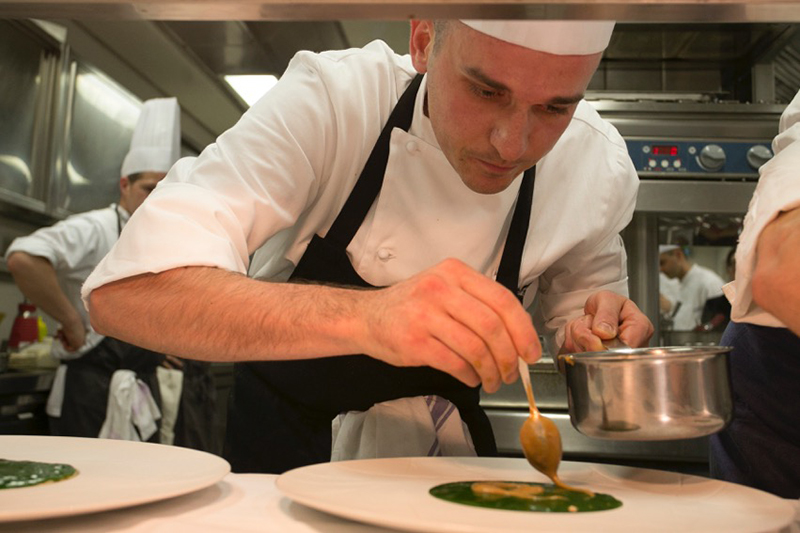 S.Pellegrino Young Chef Italia 2016: Alessandro Rapisarda al lavoro